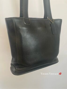 COACH 1993 GLOVE TANNED LEATHER 'D0N-9305 BLEEKER BUCKET TOTE' IN BLACK